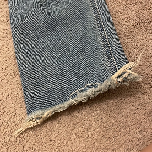 Hollister Ultra High-Rise Mom Jean - Picture 3 of 6